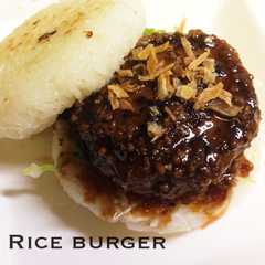 รูปของ 時短 ライスバーガー と ハンバーガー