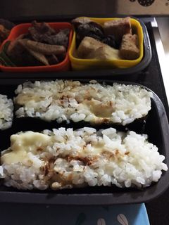 ハーフおにぎらず旦那弁当おかかチーズ-レシピのメイン写真