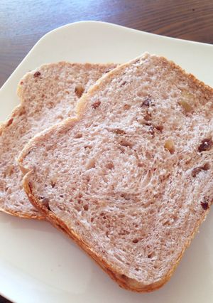 HBでレーズンと胡桃のふわふわ♡食パン-レシピのメイン写真