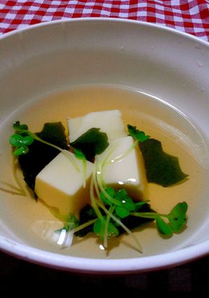 調理室ヨリ〜卵豆腐とワカメのおすまし♪-レシピのメイン写真