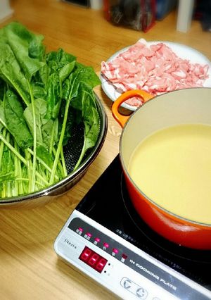 スピーディーに！ほうれん草と豚しゃぶ鍋-レシピのメイン写真