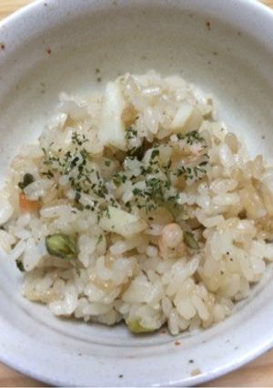 炊くだけ!コンソメでピラフ風炊き込みご飯-レシピのメイン写真