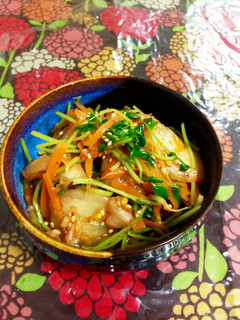 簡単5分で1品!人参と豆苗のキムチ和え-レシピのメイン写真