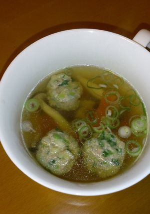 簡単リメイク。餃子のタネで極旨スープ-レシピのメイン写真