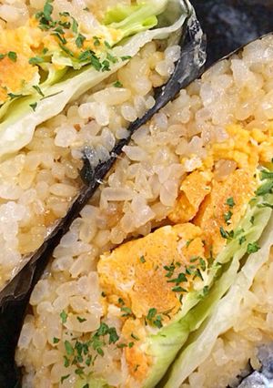 旨味たっぷり！おかかと炒り卵のおにぎらず-レシピのメイン写真