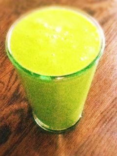 ほうれん草 柿 蜜柑のグリーンスムージー-レシピのメイン写真