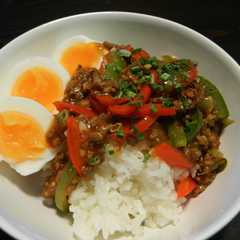รูปของ 牛ひき肉とパプリカの豆板醤炒め