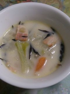 白菜とひじきの和風ミルクスープ-レシピのメイン写真
