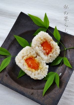 冷凍卵の醤油漬け黄身入れおにぎり-レシピのメイン写真