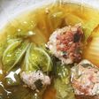 白菜とねぎ入り肉だんごの煮込みスープ