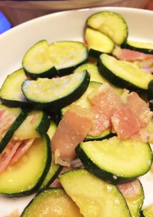 ズッキーニにんにく炒め-レシピのメイン写真
