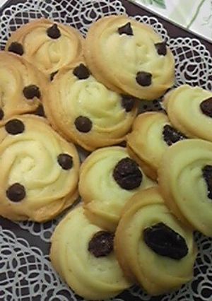 バラ風クッキー（粒チョコ＆レーズン）-レシピのメイン写真