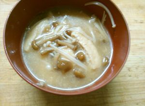 朝食に なめこ えのき 油揚げの 味噌汁-レシピのメイン写真