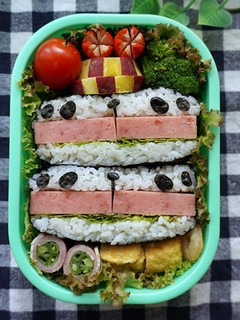 おにぎらずdeパンダ弁当-レシピのメイン写真