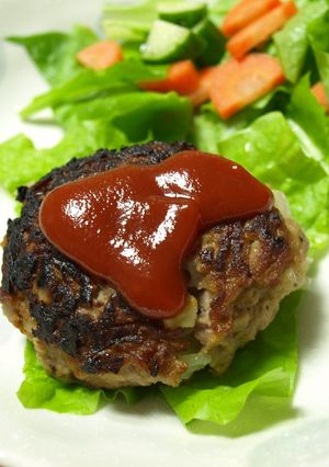 玉ねぎシャキシャキ！梅酢入りハンバーグ-レシピのメイン写真