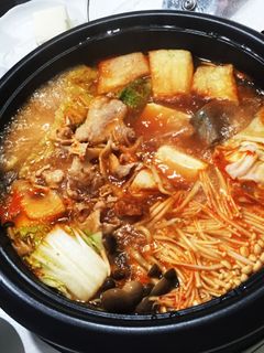 電気鍋で熱々、鰤キムチ鍋-レシピのメイン写真
