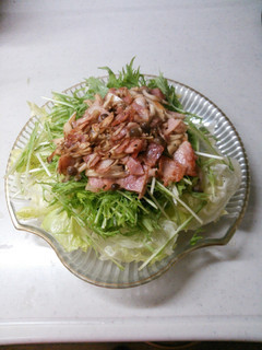 レタスと水菜とキノコのサラダです。-レシピのメイン写真