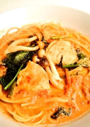 簡単♪鶏肉と法蓮草のトマトクリームパスタ-レシピのメイン写真