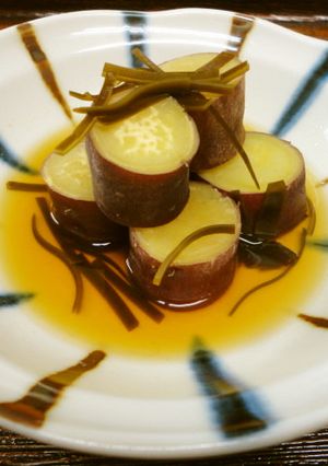 食べやすい小さな薩摩芋と切り昆布の煮物-レシピのメイン写真