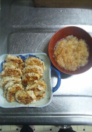 ２月２３日晩飯【鶏ひきのミニハンバーグ】-レシピのメイン写真