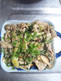 3月4日晩飯【豚肉の塩麹炒め】-レシピのメイン写真