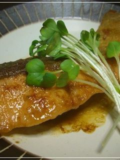 生鮭のソテー☆レモンバター醤油ソースで♪-レシピのメイン写真
