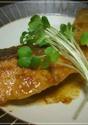 生鮭のソテー☆レモンバター醤油ソースで♪-レシピのメイン写真