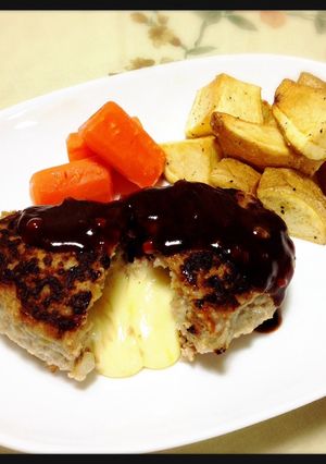 簡単美味しい＊チーズinハンバーグ-レシピのメイン写真