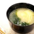 じゃがいもとわかめの味噌汁でほっこりと♬