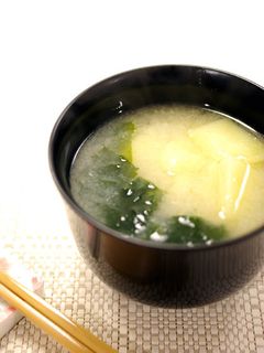 じゃがいもとわかめの味噌汁でほっこりと♬-レシピのメイン写真