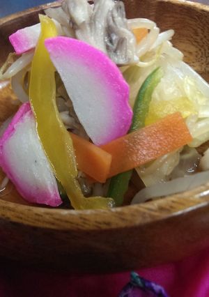 超簡単 ピンク蒲鉾と7色野菜のおひたし-レシピのメイン写真