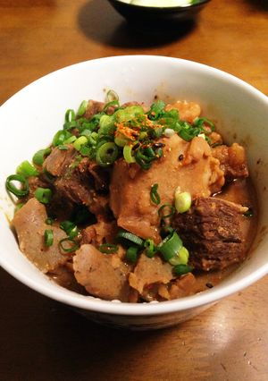 コロコロ牛肉と里芋の土手焼き風煮物-レシピのメイン写真