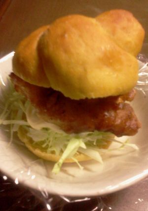鶏の竜田揚げバーガー用のバンズ-レシピのメイン写真