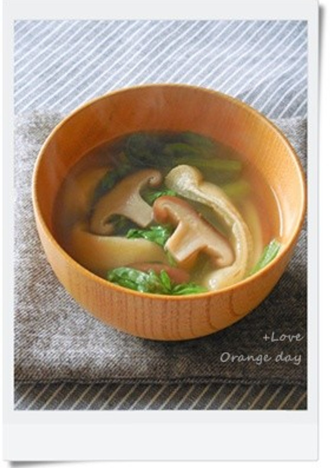 春菊・油揚げ・椎茸のすまし汁-レシピのメイン写真