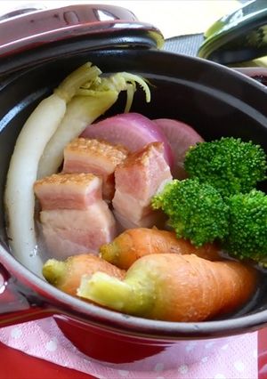 ストウブで食べる野菜スープ　茅乃舎だし-レシピのメイン写真