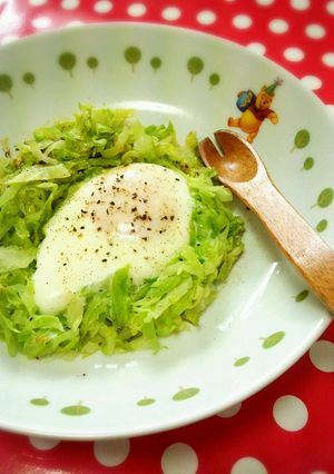 朝食にどうぞ☆目玉焼きキャベツ-レシピのメイン写真