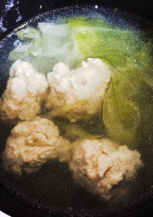 ふわふわ鶏肉団子とキャベツのスープ-レシピのメイン写真