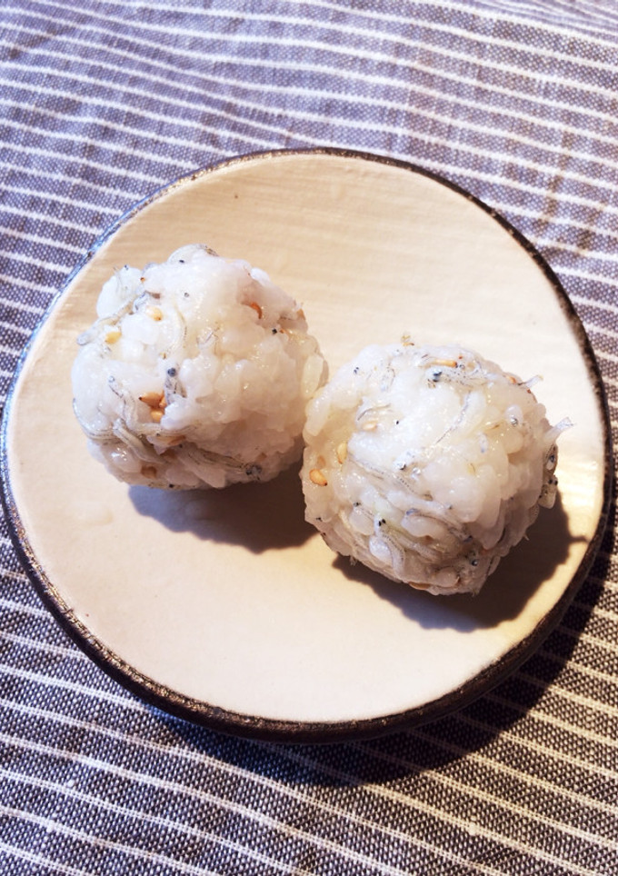じゃことごまのおにぎり-レシピのメイン写真