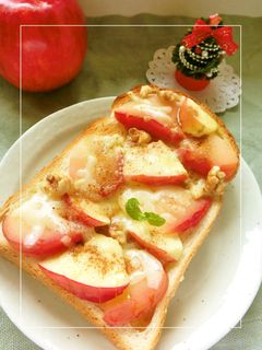 食感W❀りんごと胡桃の蜂蜜チーズトースト-レシピのメイン写真