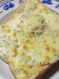 簡単☆目玉焼きチーズトースト-レシピのメイン写真