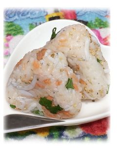 シャケとしらすと大葉のおにぎり-レシピのメイン写真