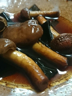 クリタケ（栗茸）と乾燥ワカメの焼きキノコ-レシピのメイン写真