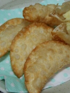 余った餃子皮で!薩摩芋&ハムチーズ揚げ☆-レシピのメイン写真