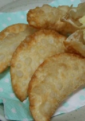 余った餃子皮で!薩摩芋&ハムチーズ揚げ☆-レシピのメイン写真