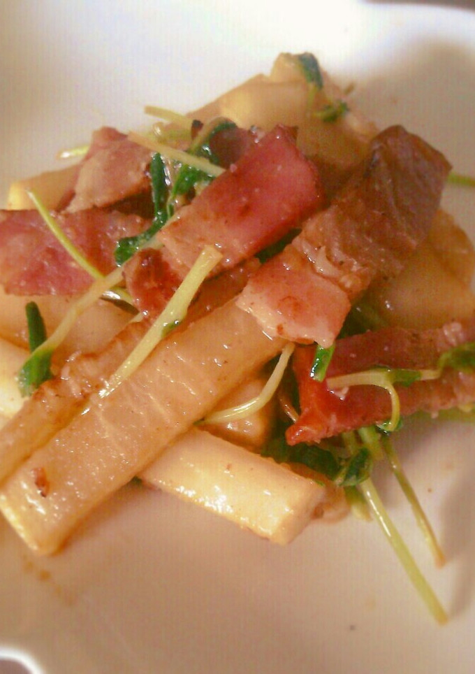 大根とベーコンと豆苗のしょうが炒め-レシピのメイン写真