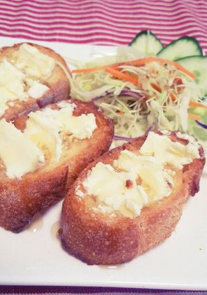 朝食に♪バゲットonクリチとメープル♪-レシピのメイン写真