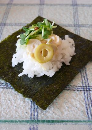 オリーブとたくあんの手巻きおにぎり-レシピのメイン写真