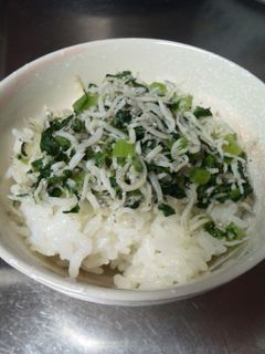 超簡単!かぶの葉としらすの胡麻油炒め-レシピのメイン写真