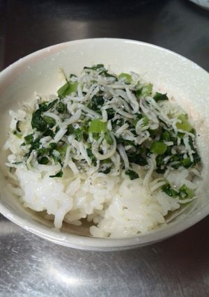 超簡単！かぶの葉としらすの胡麻油炒め-レシピのメイン写真