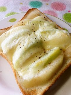 ラフランス&キウイ★簡単デザートトースト-レシピのメイン写真